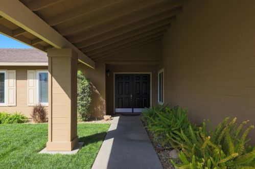 625 Milgeo Ave, Ripon, CA 95366-2181