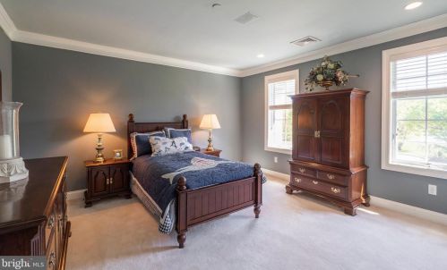 5 Gregory Ln, Newtown Square PA  19073-1518 exterior