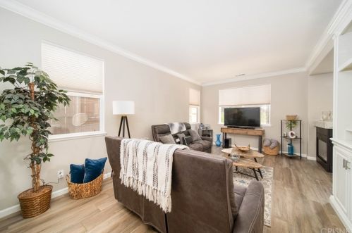 30348 Cedar Oak Ln, Santa Clarita, CA 91384-4775