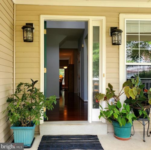 2647 Pheasant Hunt Rd, Woodbridge, VA 22192-3923