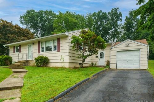10 Michael St, Ansonia, CT 06401-2621