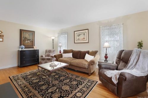 32 Carman Rd, Scarsdale, NY 10583-5944