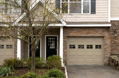 19 Faith Ln, Danbury, CT 06810-7122