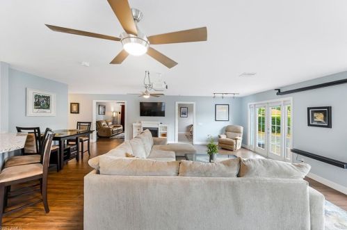 247 Stanhope Cir, Naples FL 34104-0810 exterior