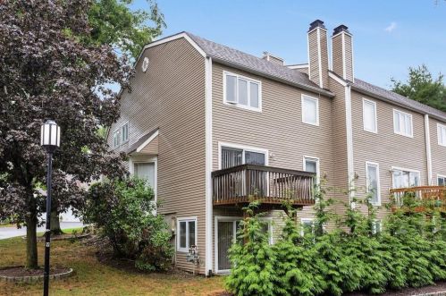 45 Spg Pond Dr, Crotonville NY  10562-2034 exterior