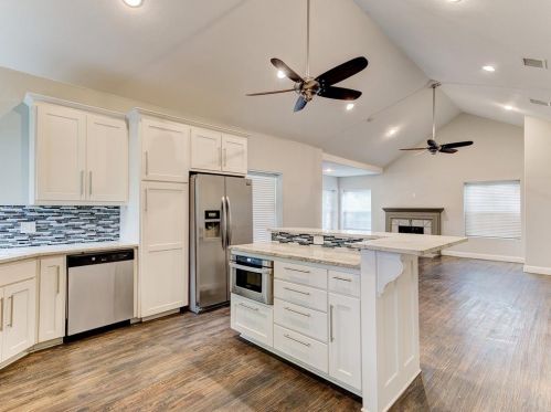 2521 Benbrook Blvd, Fort Worth TX  76109-2335 exterior