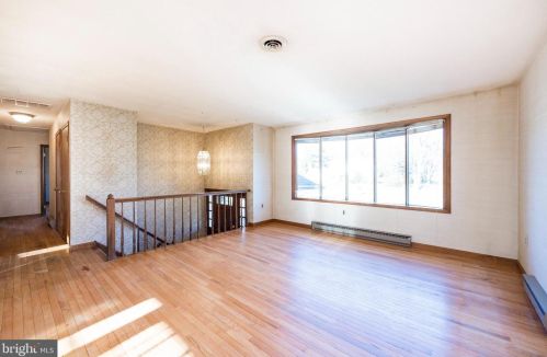 2068 Cedarville Rd, Pottstown, PA 19465-8206