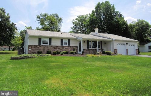 2748 Burton Rd, Harleysville, PA 19438-1304