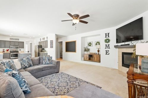 12607 Orangeblossom Ln, Riverside CA  92503-7059 exterior