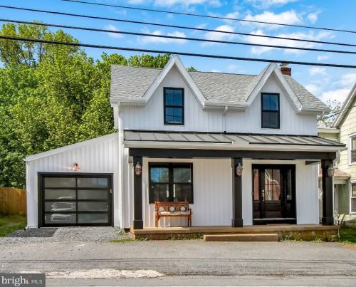 87 Main St, Swartzville, PA 17569-9607