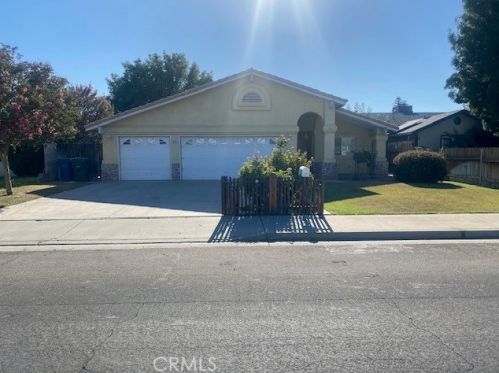 645 Delfino Ln, Bakersfield, CA 93304-3321