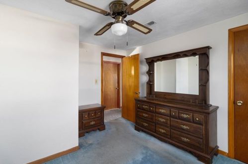 59 Grinnell Ave, Tiverton RI  02878-1901 exterior