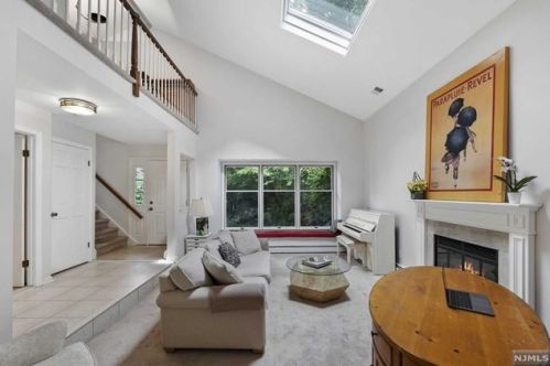 43 Bentley Dr, Franklin Lakes NJ  07417-1940 exterior