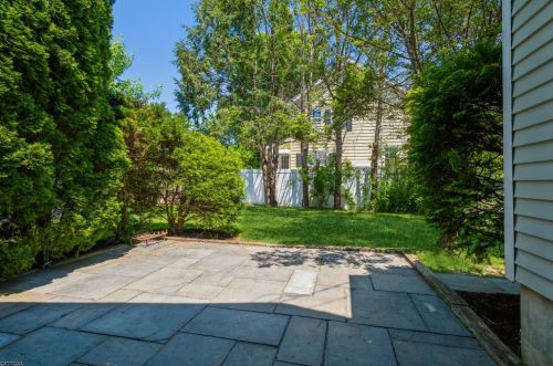 19 Dayton Cres, Bernardsville NJ  07924-2742 exterior