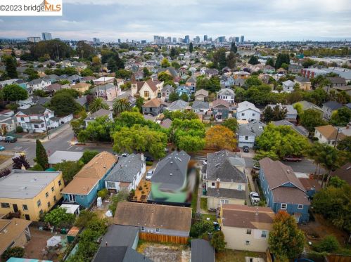 1058 56th St, Oakland CA 94608-2745 exterior