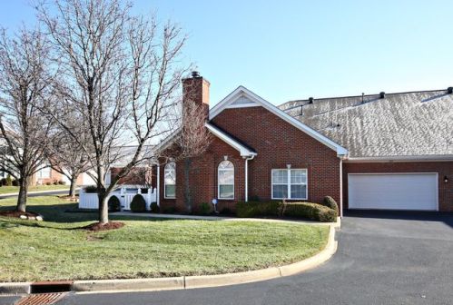 8218 Saint Andrews Village Dr, Louisville, KY 40241-2616
