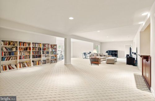 20906 Mcintosh Pl, Leesburg VA  20175-6372 exterior