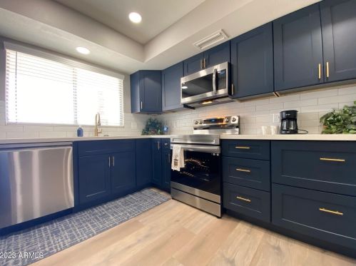 4820 Grovers Ave, Glendale, AZ 85308-3452