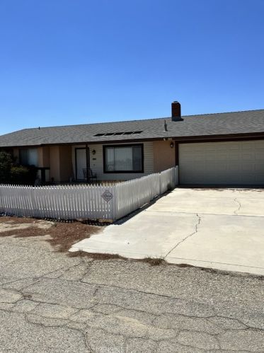 15732 Valeport Ave, Lancaster CA  93535-7091 exterior