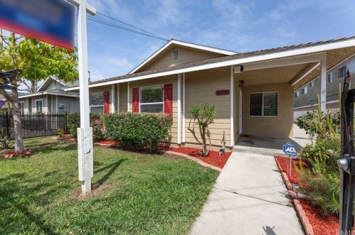 610 Almond Ave, Long Beach CA  90802-1746 exterior