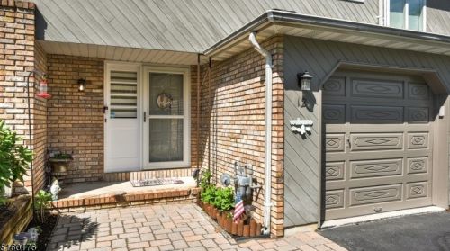12 Guilford Ct, Greystone Park, NJ 07950-1256