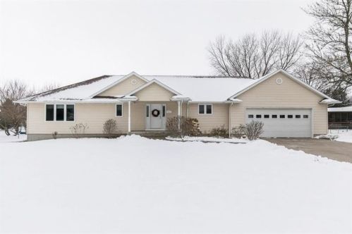 405 Linn Dr, Covington, IA 52324-9702