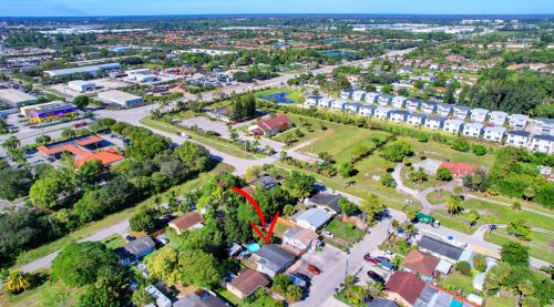 209 3 St, West Palm Beach FL  33403-3418 exterior