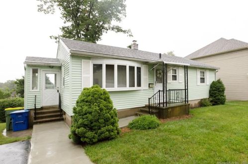 37 Clifford St, Waterbury, CT 06708-4038