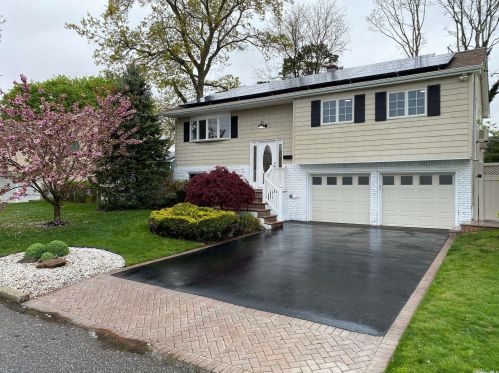 333 Garden City St, Islip Terrace, NY 11752-2518