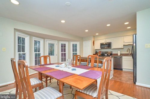 6740 Sunset Woods Ct, Springfield VA  22015-4241 exterior