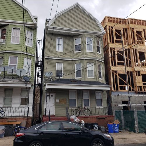 75 21st St, Bayonne, NJ 07002-4560