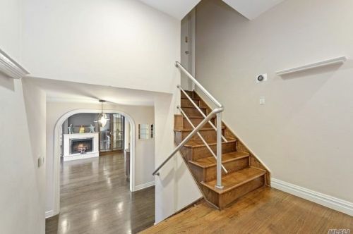 563 Linda Ln, Woodsburgh NY  11598-1524 exterior