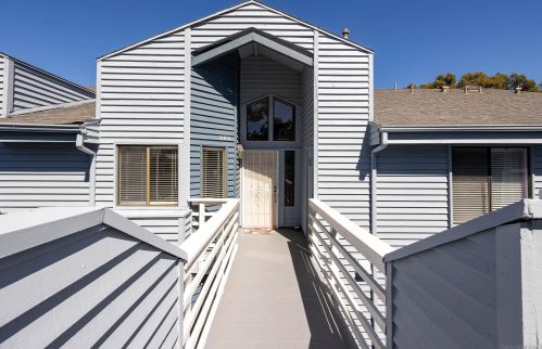 11074 Caminito Vista Pacifica, San Diego CA  92131-2398 exterior