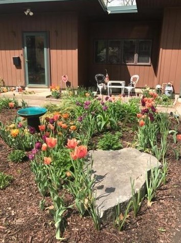 8534 Elmwood Dr, Hammond, IN 46321-2631