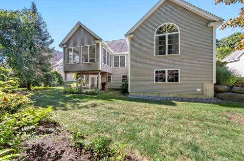 46 Vineyard Dr, Stratham NH  03885-6529 exterior
