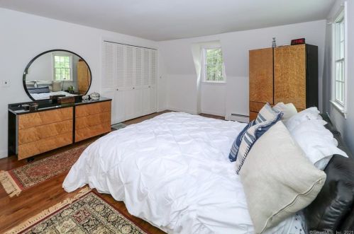 23 Mayflower Dr, Wilton CT  06897-1003 exterior
