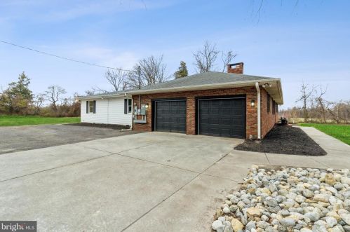 891 Kings Hwy, Pilesgrove NJ  08098-5456 exterior