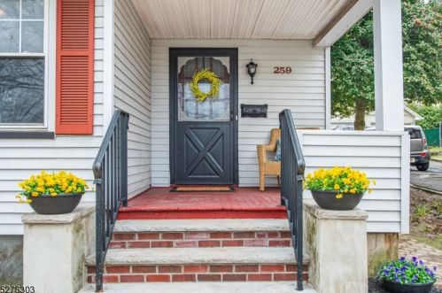 259 High St, Nutley, NJ 07110-1432
