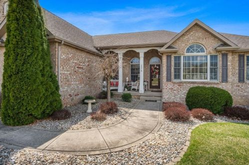 2801 Kickbush Dr, Valpo IN  46385-7119 exterior