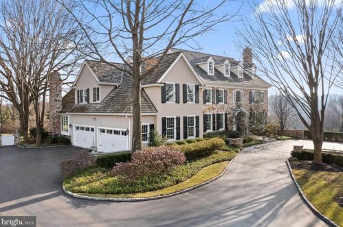 21 Harrison Dr, Newtown Square, PA 19073-1420