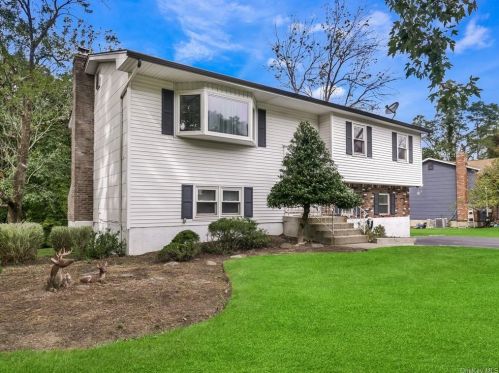 8 Creekview Dr, Thiells NY  10984-1434 exterior