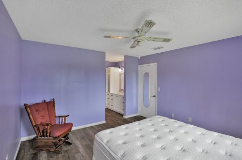7 Farnworth Dr, Boynton Beach FL  33426-8121 exterior