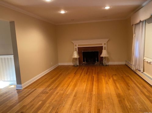 339 Columbia St, Westbury, NY 11590-3417