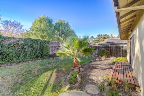 2415 Tamarisk Dr, Santa Rosa CA  95405-8435 exterior
