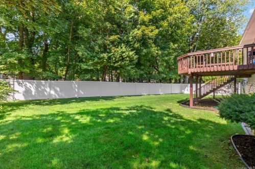 10 White Birch Dr, Crotonville NY  10562-2521 exterior
