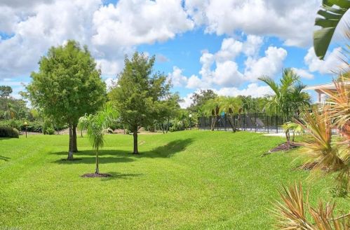 5695 Rattlesnake Hammock Rd, Naples FL  34113-8105 exterior
