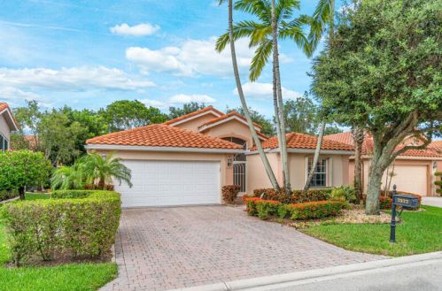 7577 Caprio Dr, Boynton Beach, FL 33472-7371