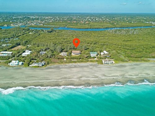 156 Beach Rd, Hobe Sound, FL 33455-2129