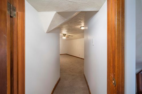 1224 Countryside Dr, Washington Ch OH  43160-1804 exterior