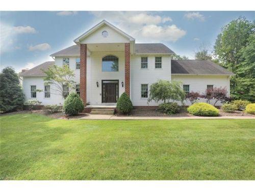 2101 Pearce Cir, Salem OH  44460-1885 exterior